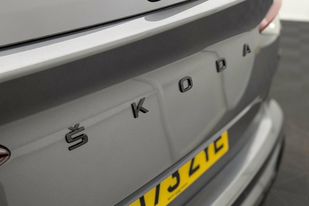 Skoda ENYAQ E 286Ps 85 Edition Red #37