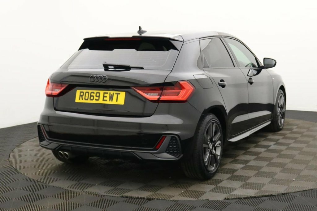 Audi A1 2L S Line Competition Black #4