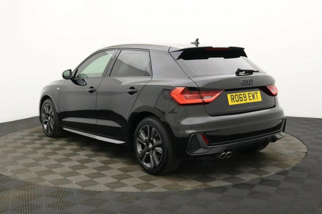 Audi A1 2L S Line Competition Black #6