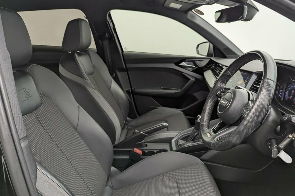 Audi A1 2L S Line Competition Black #3