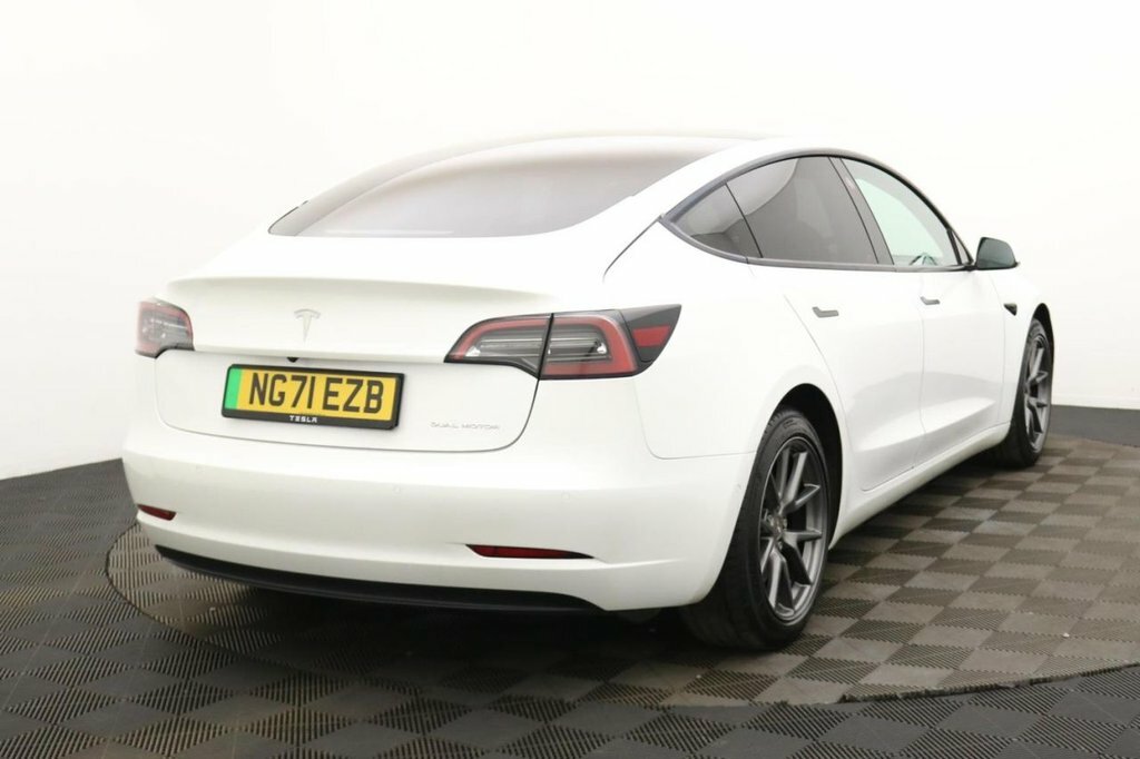 Tesla Model 3 Saloon White #4