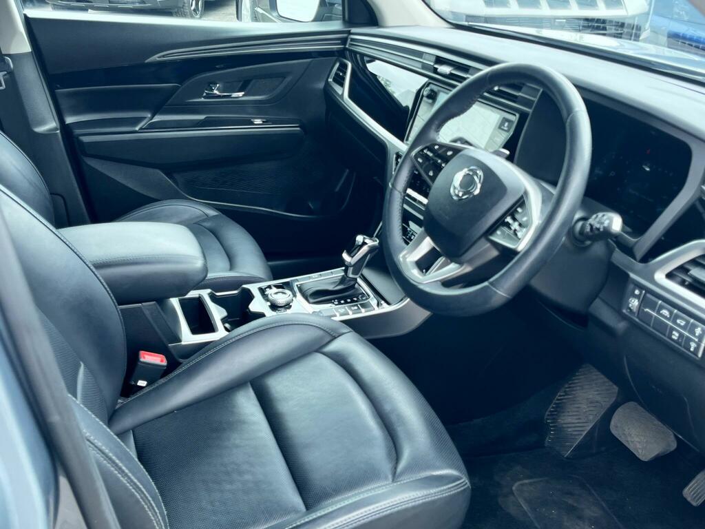 SsangYong Korando Ventura Red #7