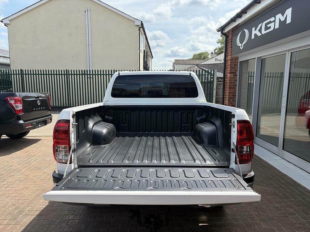 Toyota HILUX 2.4 D-4d Icon Pickup Double Cab White #3