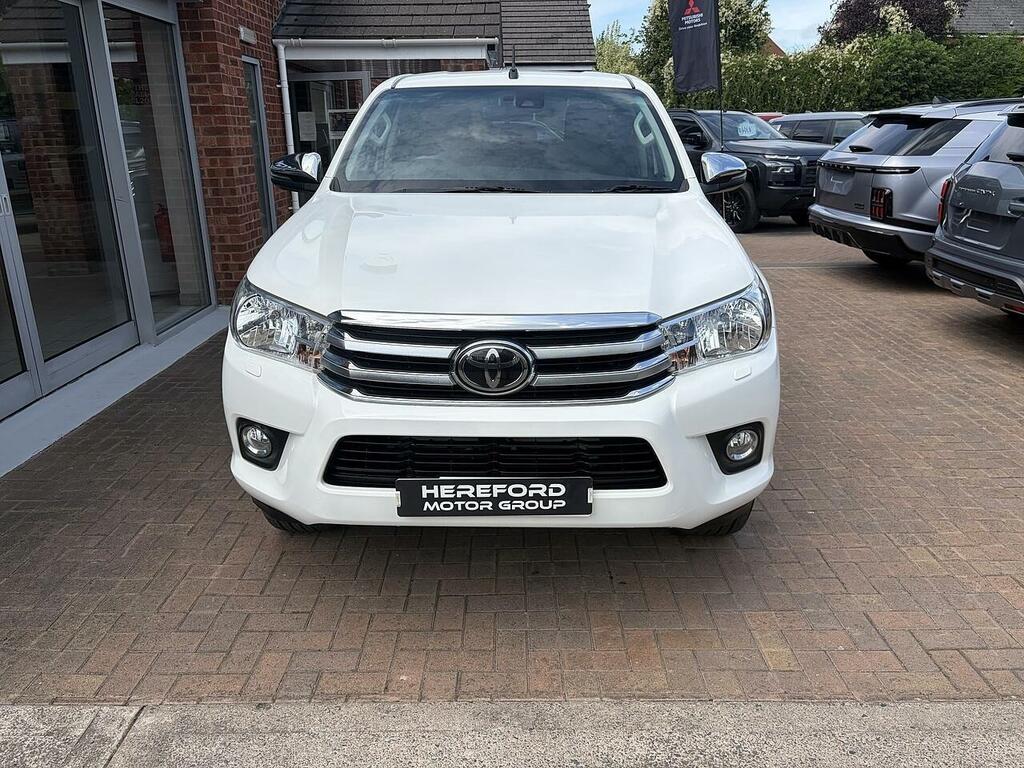 Toyota HILUX 2.4 D-4d Icon Pickup Double Cab CV69BAU White #3