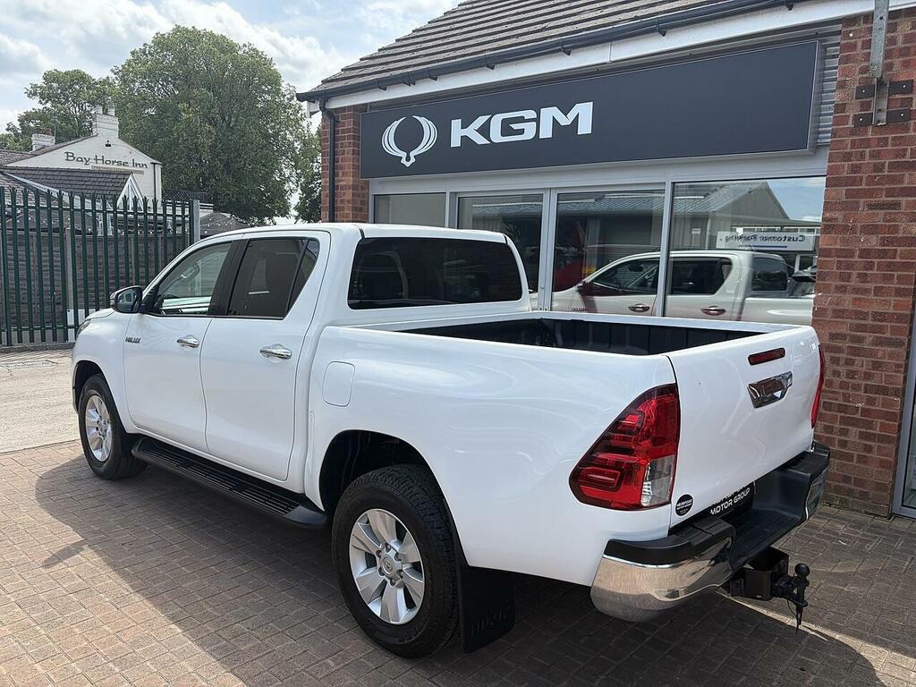 Toyota HILUX 2.4 D-4d Icon Pickup Double Cab White #2