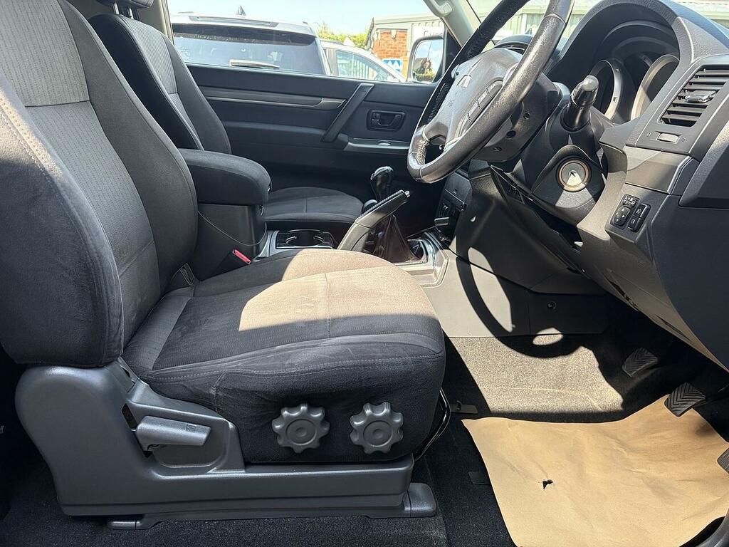 Mitsubishi Shogun 3.2 Di-dc Sg2 Suv 4Wd L1 207 G Black #4