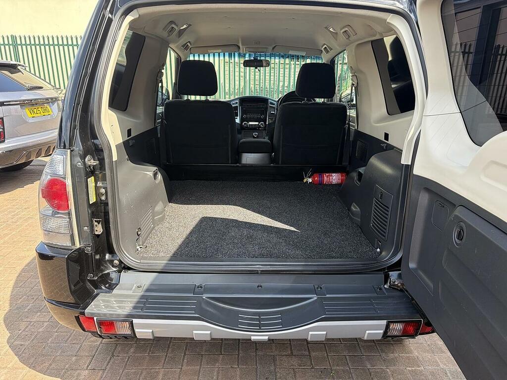 Mitsubishi Shogun 3.2 Di-dc Sg2 Suv 4Wd L1 207 G Black #3
