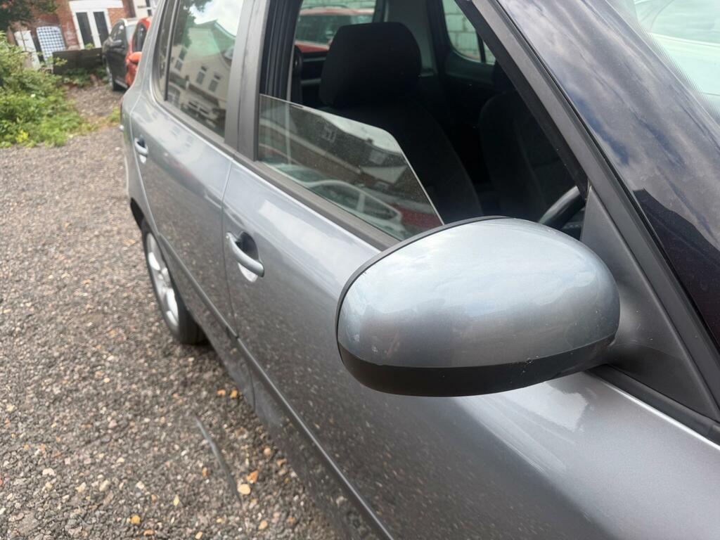 Skoda Fabia 1.2 Tsi Se Plus Euro 5 Grey #4