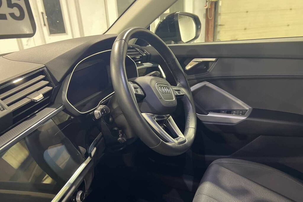 Audi Q3 Technik 35 Tfsi 150 Ps S Tronic LP23OSJ Black #2