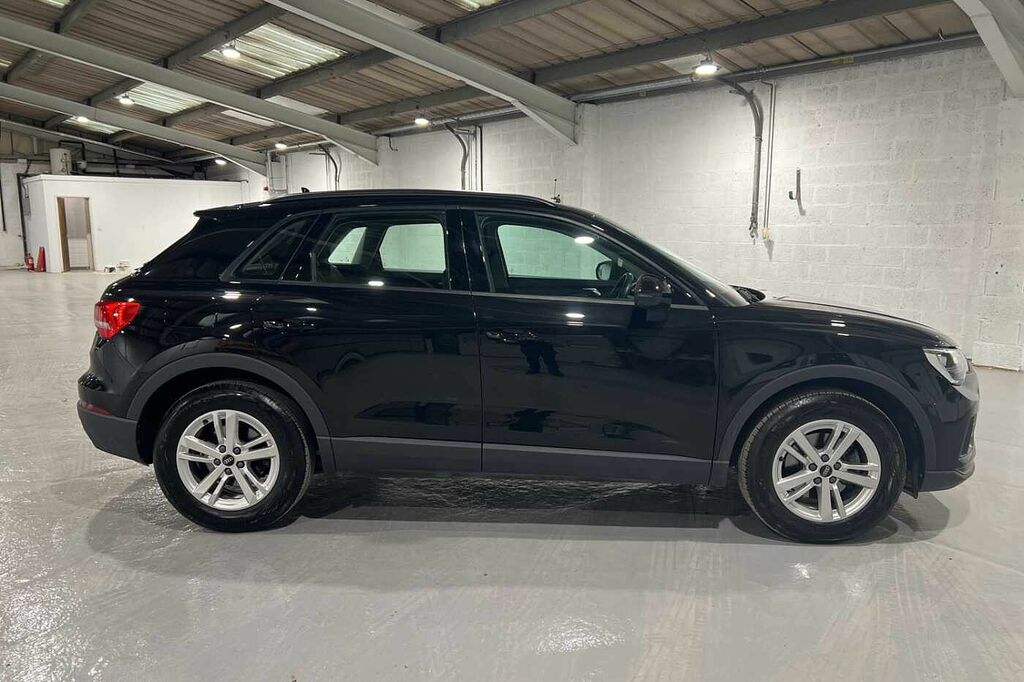 Audi Q3 Technik 35 Tfsi 150 Ps S Tronic LP23OSJ Black #4
