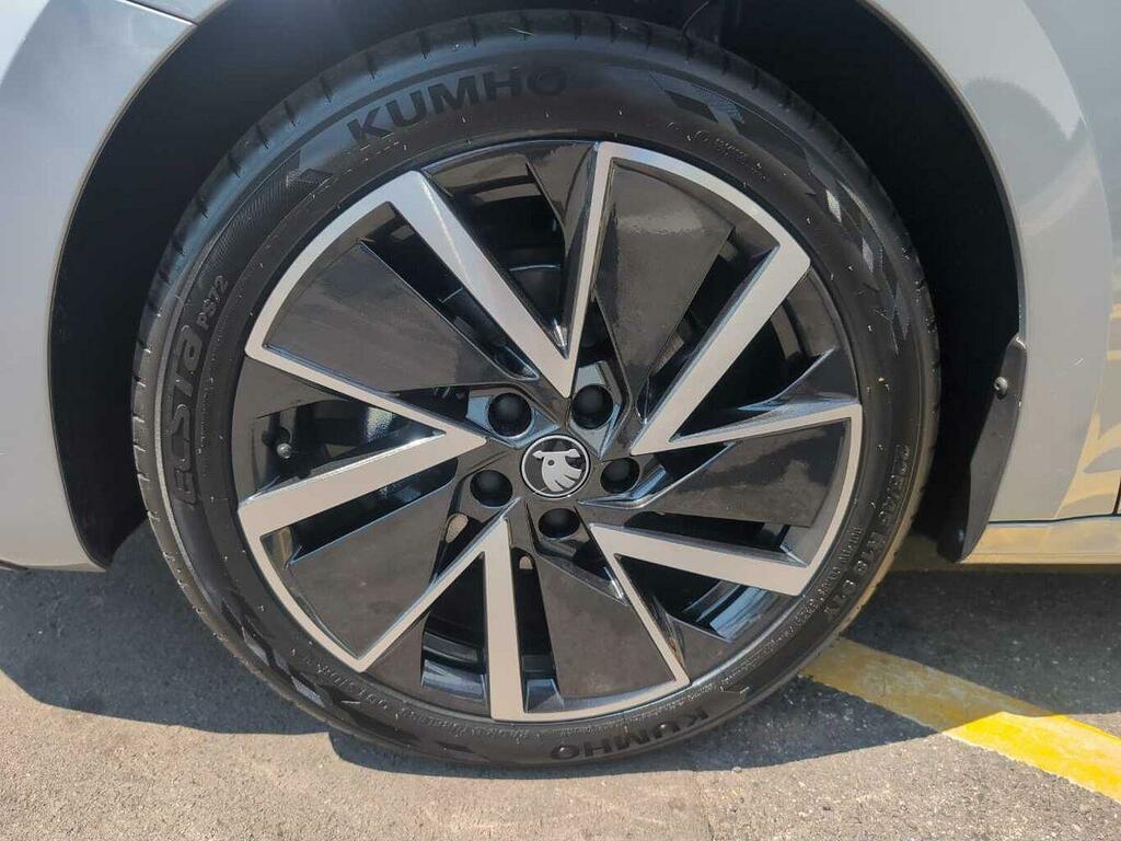 Skoda Octavia 2.0 Tdi 150 Sportline Dsg WG26YXZ Silver #5