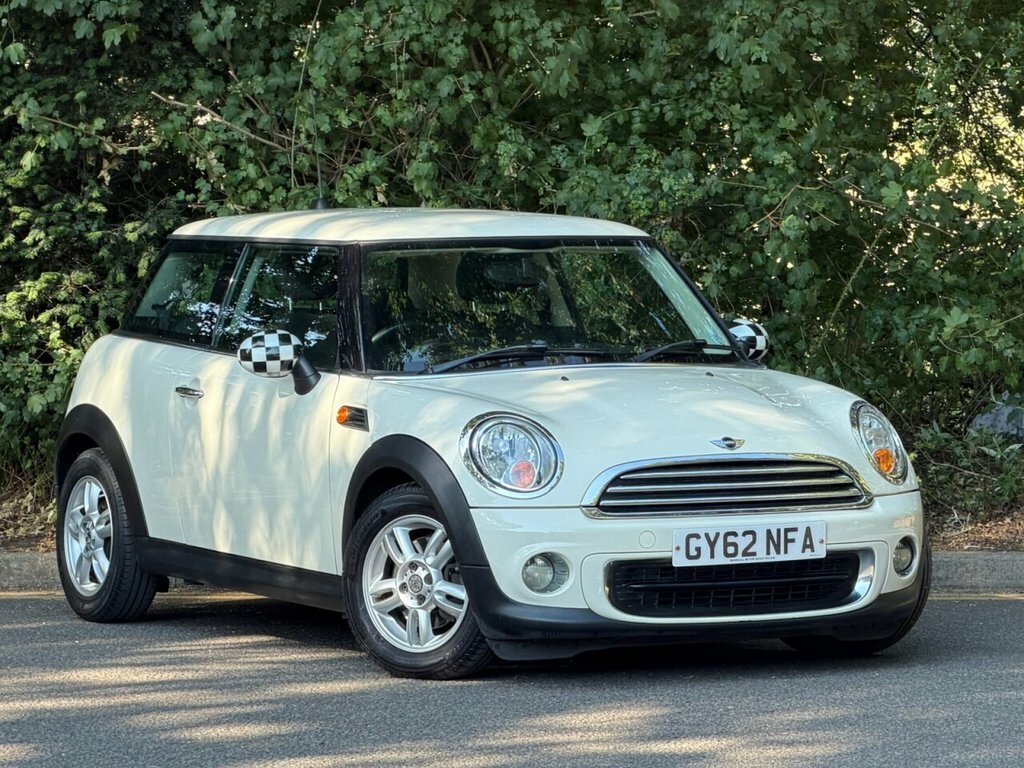 Mini Hatch 1.6L One White