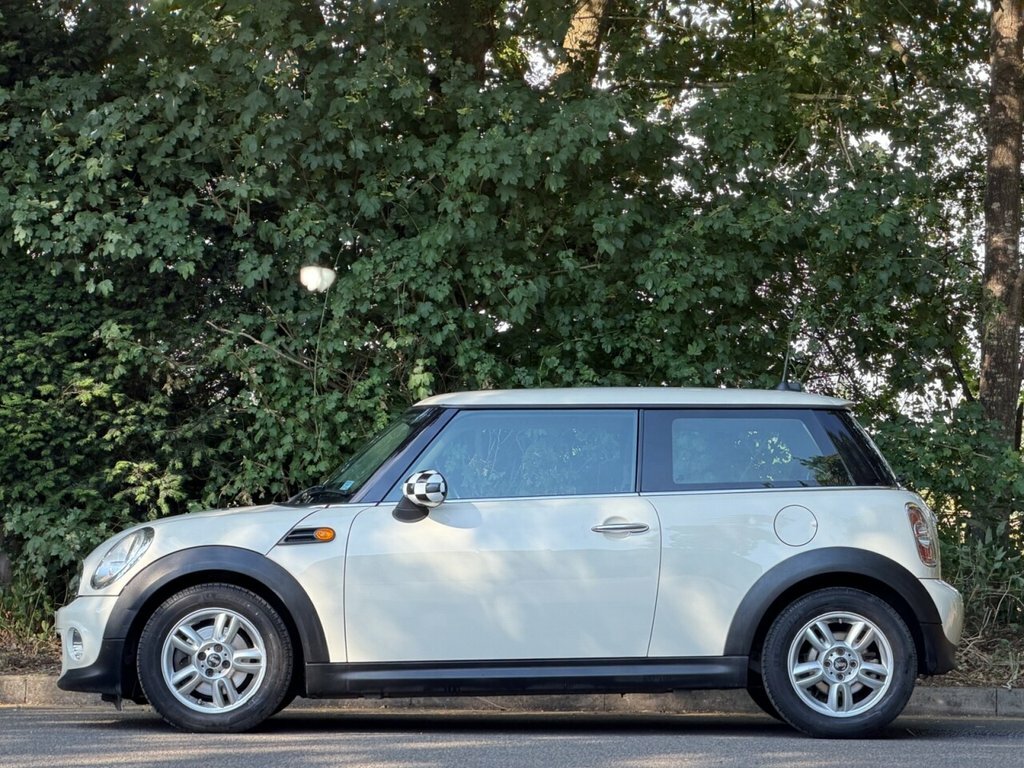 Mini Hatch 1.6L One White #4