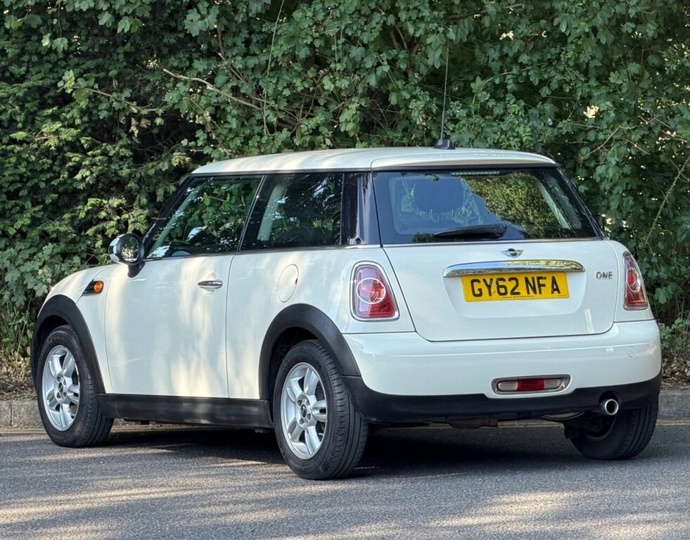 Mini Hatch 1.6L One White #5