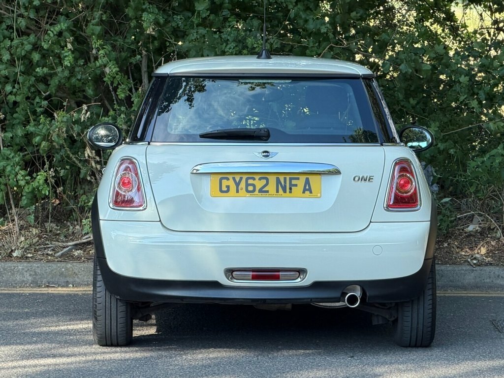 Mini Hatch 1.6L One White #6