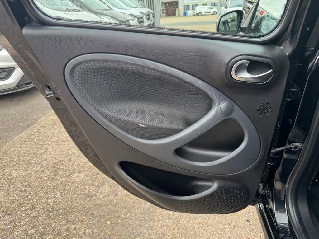 Smart Forfour 0.9 Urbanshadow Edition T 90 Bhp Black #26