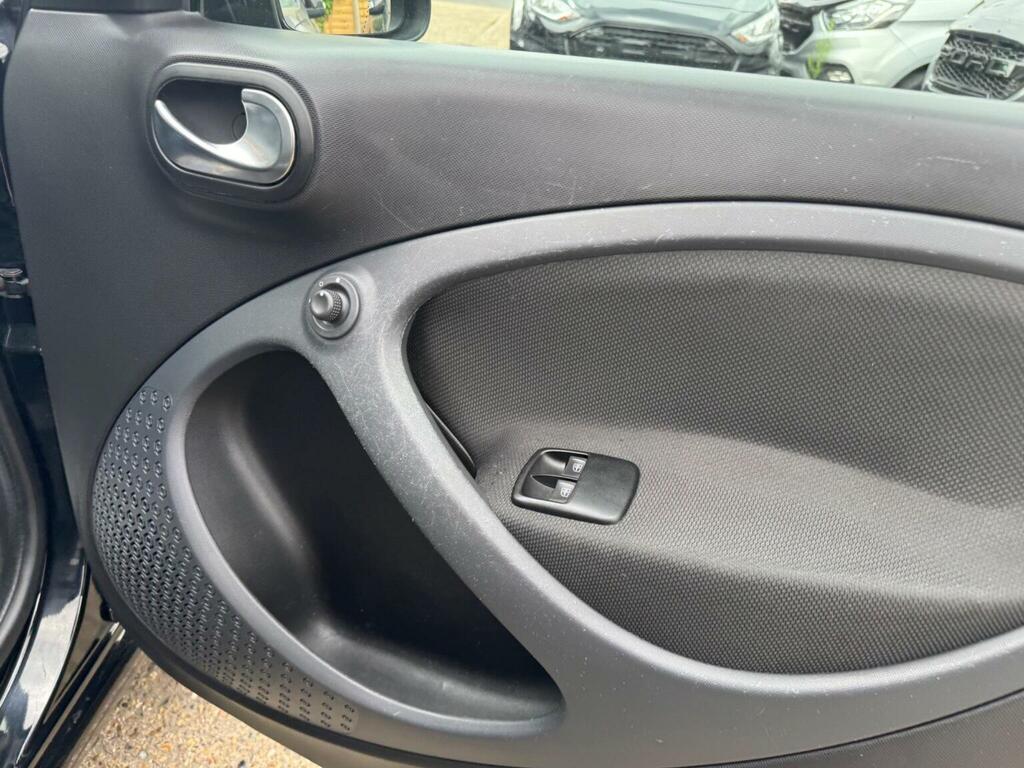 Smart Forfour 0.9 Urbanshadow Edition T 90 Bhp Black #23
