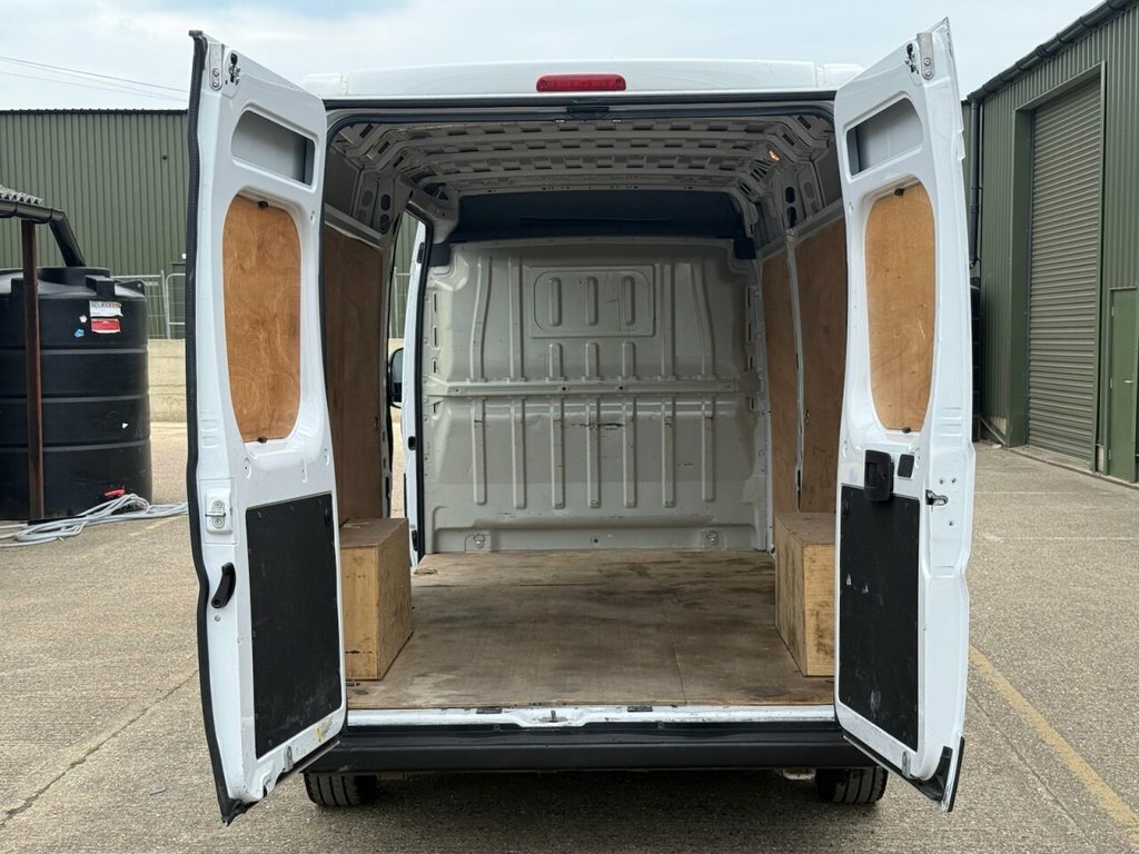 Citroen Relay 2.2 Bluehdi 35 Enterprise Panel Van Man LJ72PWC White #2