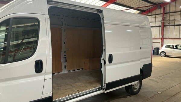 Peugeot Boxer 2.2 Bluehdi 335 Professional Premium Panel Van 5  #4