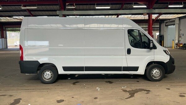 Peugeot Boxer 2.2 Bluehdi 335 Professional Premium Panel Van 5  #6