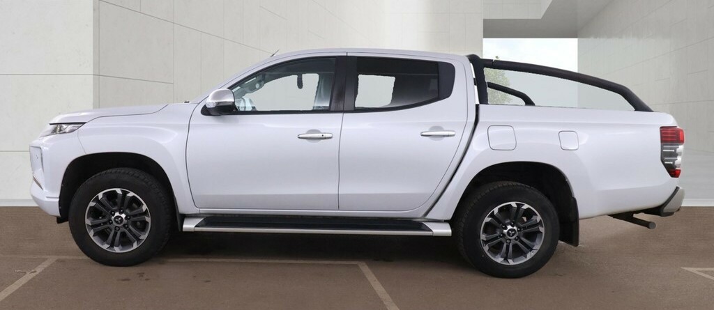 Mitsubishi L200 Double Cab Di-d 150 Barbarian X 4Wd White #3