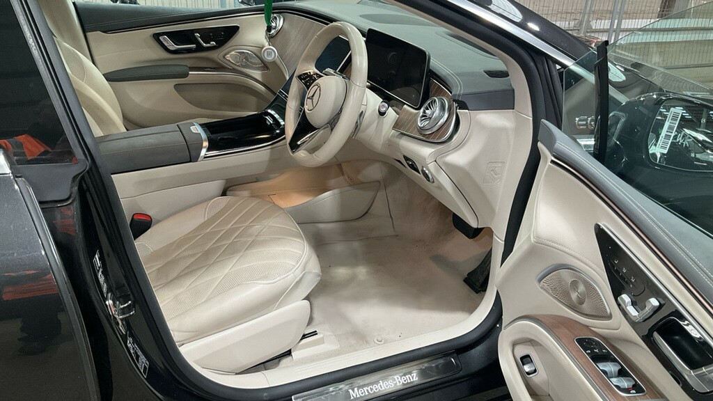 Mercedes-Benz EQS Hatchback White #2
