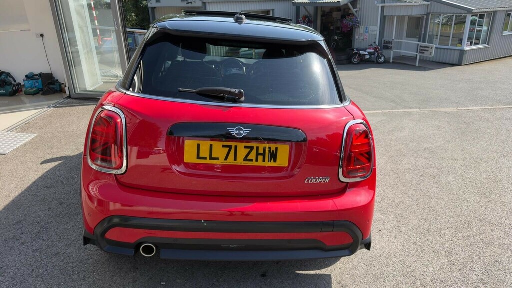 Mini Hatch Hatchback 1.5 Cooper Exclusive Steptronic Euro 6 LL71ZHW Red #4