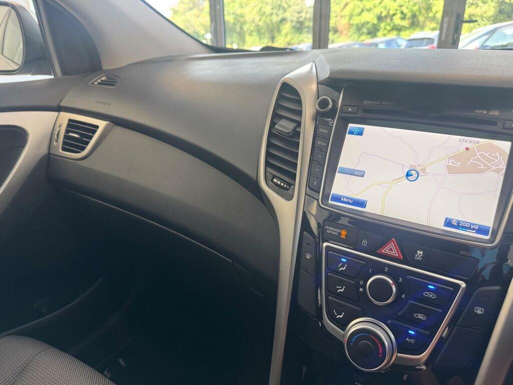 Hyundai I30 1.6 Crdi Blue Drive Se Nav Tourer Dct Euro 6 Ss Silver #3