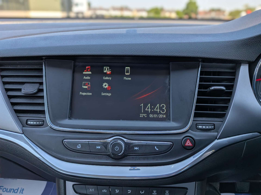 Vauxhall Astra Design White #17