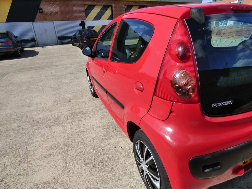 Peugeot 107 1.0 Urban Red #4