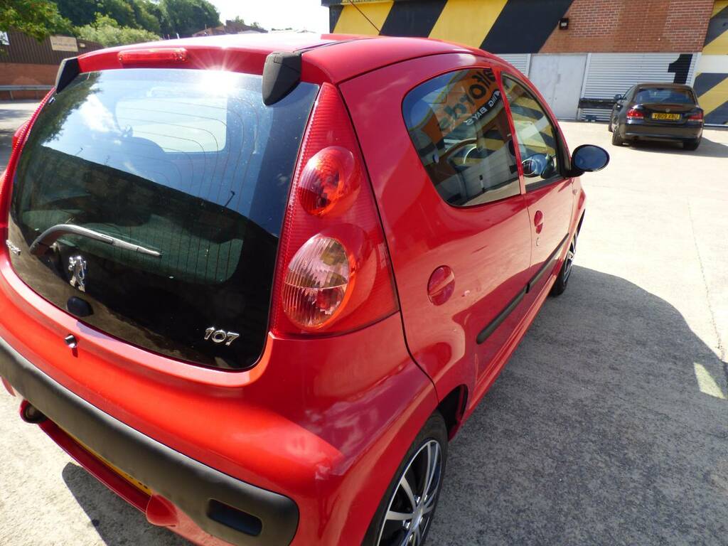 Peugeot 107 1.0 Urban Red #6