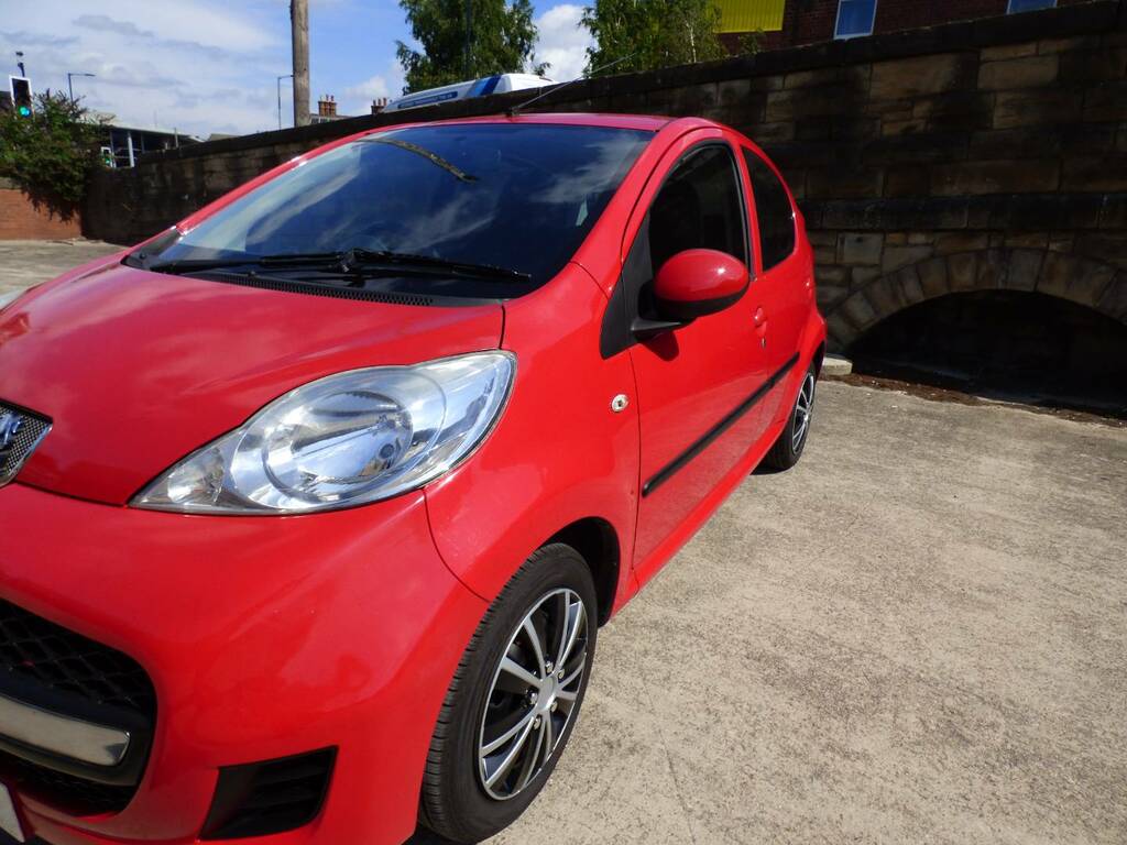 Peugeot 107 1.0 Urban Red #2