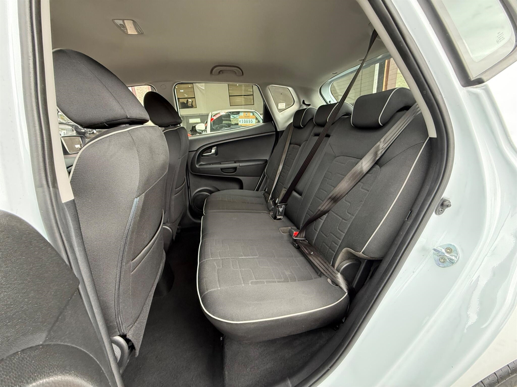 Kia Venga 1.4 Sr7 5-Door Hatchback White #13