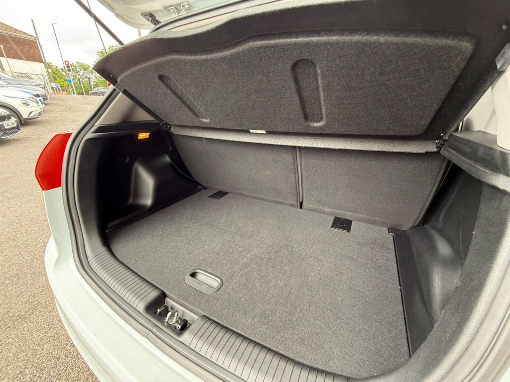 Kia Venga 1.4 Sr7 5-Door Hatchback White #30