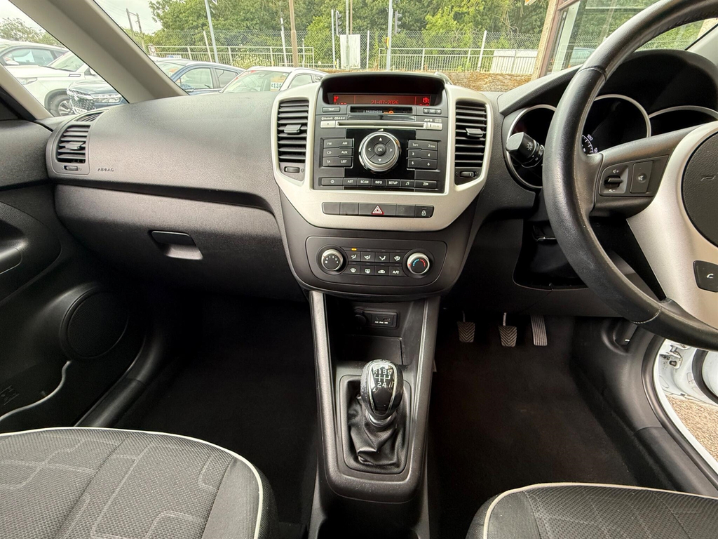 Kia Venga 1.4 Sr7 5-Door Hatchback White #19