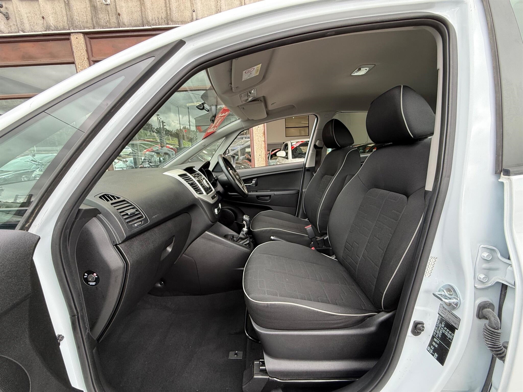 Kia Venga 1.4 Sr7 5-Door Hatchback White #14