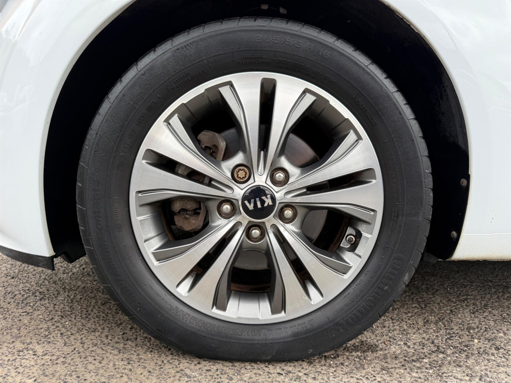 Kia Venga 1.4 Sr7 5-Door Hatchback White #31