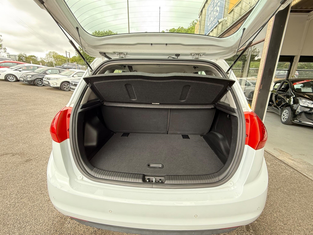 Kia Venga 1.4 Sr7 5-Door Hatchback White #29