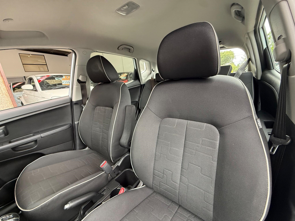 Kia Venga 1.4 Sr7 5-Door Hatchback White #16