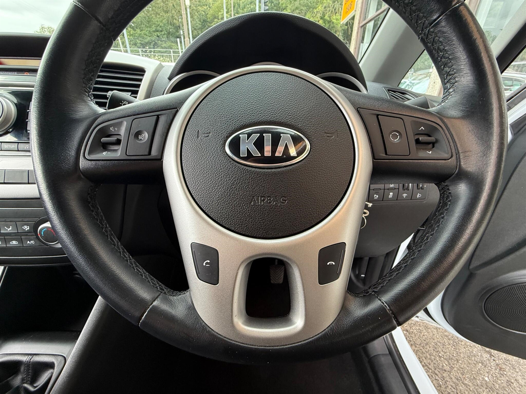 Kia Venga 1.4 Sr7 5-Door Hatchback White #18