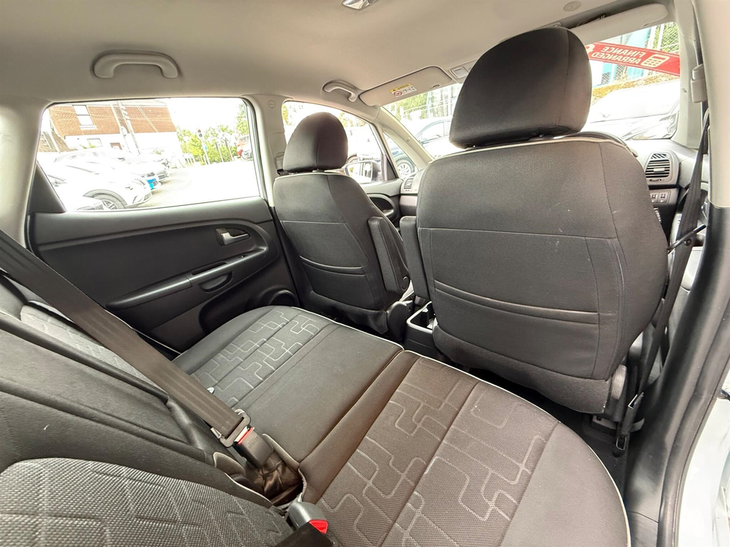 Kia Venga 1.4 Sr7 5-Door Hatchback White #12