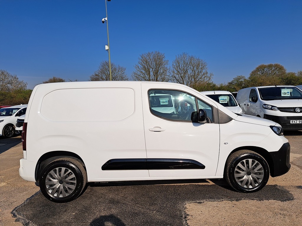 Peugeot Partner Bluehdi 1000 Asphalt LS74JZL White #3