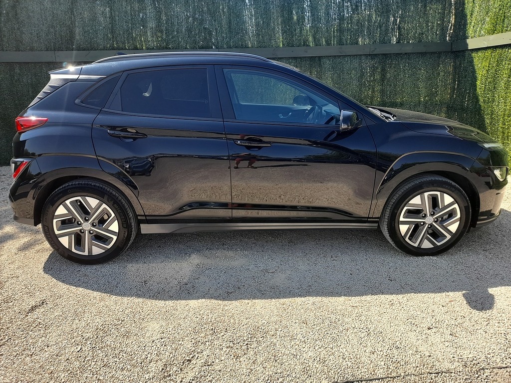 Hyundai Kona Premium Black #2