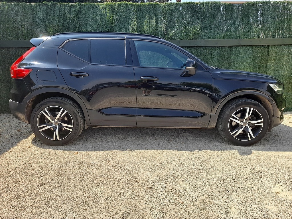 Volvo XC40 B4 Mhev R-design Black #2