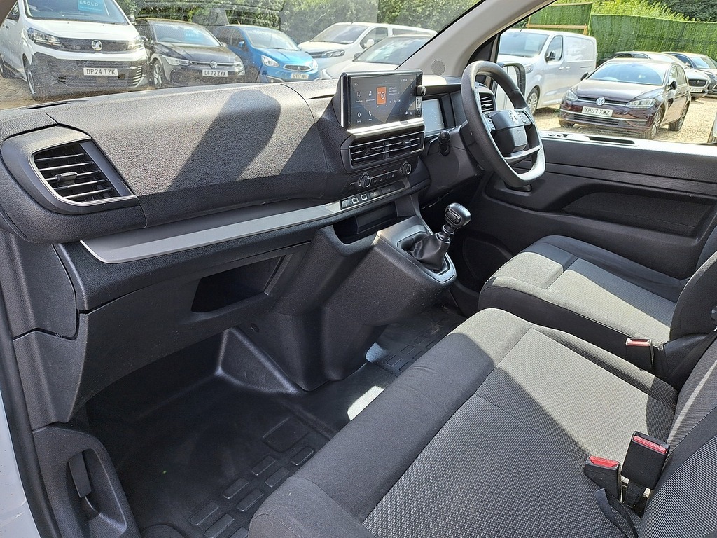 Vauxhall Vivaro L2h1 Van 2.0D 145 Pro Silver #18
