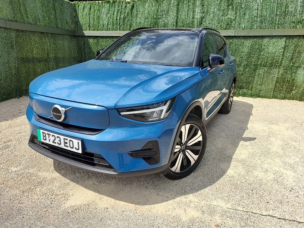 Volvo XC40 Core Blue #5