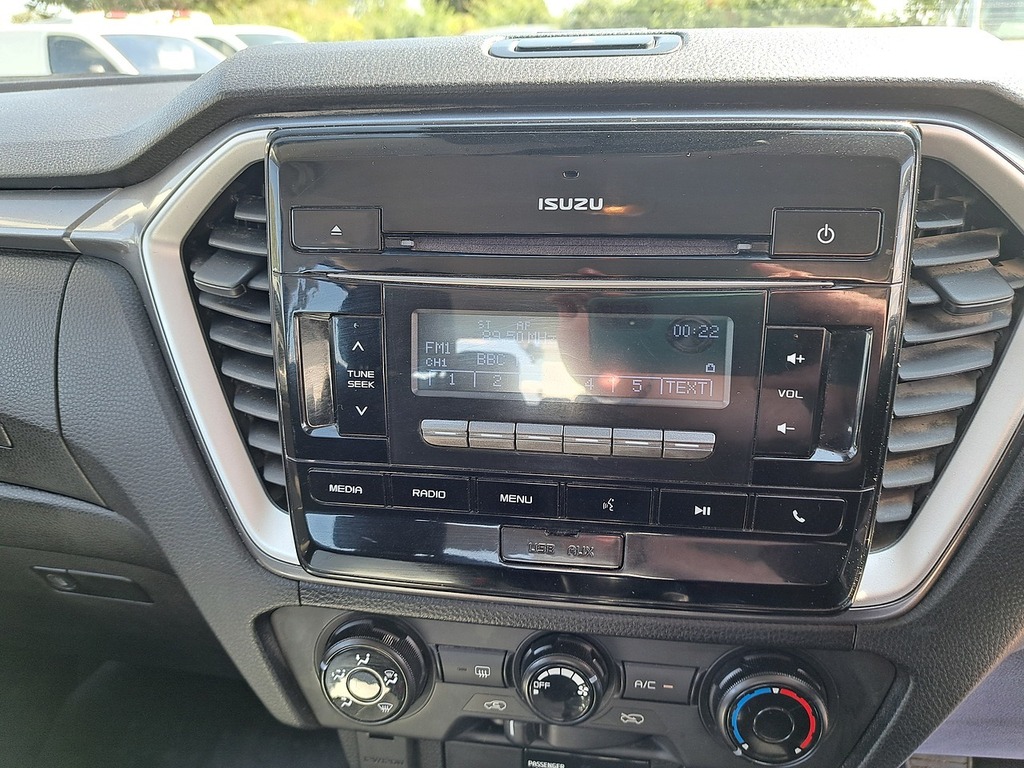 Isuzu D-Max Td Dl20 White #4