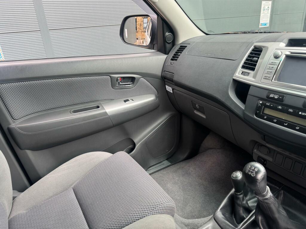 Toyota HILUX 3.0 D-4d Invincible Pickup Double Cab M Black #26