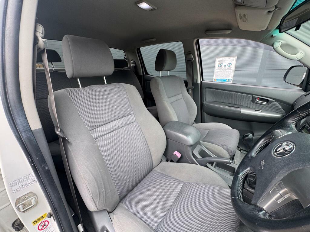 Toyota HILUX 3.0 D-4d Invincible Pickup Double Cab M Black #24