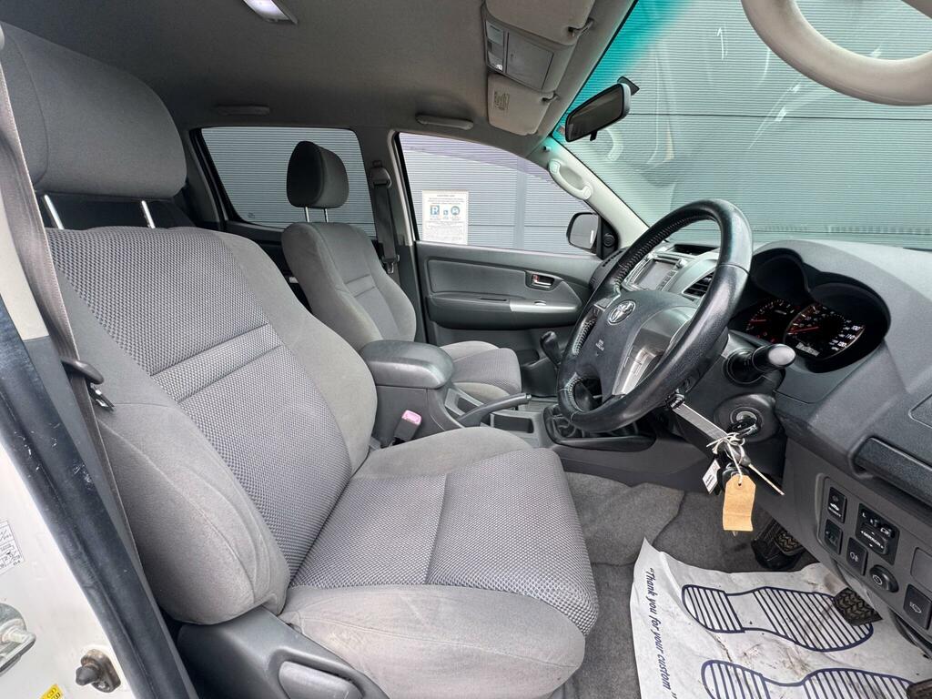 Toyota HILUX 3.0 D-4d Invincible Pickup Double Cab M Black #23